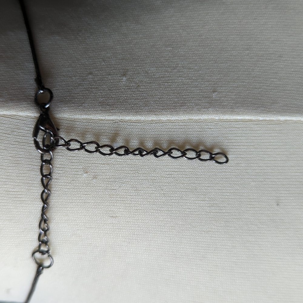 Graphite metallic statement necklace - Picture 4 of 5
